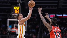 ▲楊恩（Trae Young）飆進7顆三分球，老鷹送公牛3連敗。（圖／路透社／達志影像）