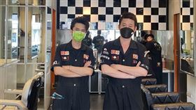 台北第一男子美髮沙龍老闆陳炫谷與弟子高嘉彤 記者李依璇攝影