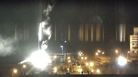 俄烏戰爭／怕爆！砲火擊中札波羅結核電廠　起火燃燒畫面曝