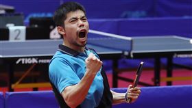 全運會桌球團體賽  莊智淵獨攬2點率高雄市摘金110年全國運動會桌球男子組團體賽決賽15日在板橋體育館舉行，高雄市莊智淵個人包辦2點，率隊以3比2擊退台北市，高雄市繼104年後再度拿下團體賽金牌，台北市連2屆都以銀牌作收。莊智淵贏下比賽後振臂吶喊。中央社記者張新偉攝  110年9月15日