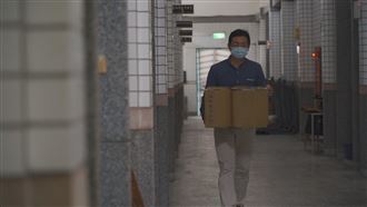 補教名師成寵物送行者　雨中挖土尋屍