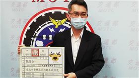 大型重機考訓開放自排車型交通部專委李昭賢4日表示，3月起已開放大型重型機車訓練及考驗，可使用自動排檔車型，通過考驗者，駕照上會註記限駕自排車。（交通部提供）中央社記者汪淑芬傳真  111年3月4日