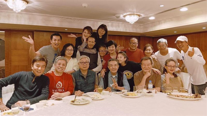 《花系列》18人合照　4千網友驚呆