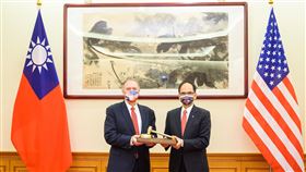 款宴美國第70任國務卿龐培歐、蓬佩奧（Mike Pompeo）伉儷訪團  
游錫堃：台灣人一定永遠記得您對台灣的支持
（圖／立法院提供）