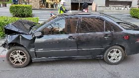 ev無照撞22車.2400