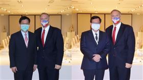 與蓬佩奧餐敘！林佳龍籲駐美處正名　鄭文燦感謝美國挺台灣（圖／林佳龍、鄭文燦臉書）