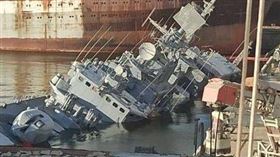 烏克蘭國防部證實「海軍自沉旗艦」：不讓俄羅斯得手！（圖／翻攝自@KyivIndependent）