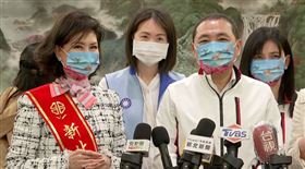侯友宜出席「白嘉莉擔任新北愛心大使授證儀式暨好日子愛心大平台捐贈記者會」