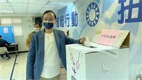 朱立倫上午現身中常委選舉投票受訪。（圖／國民黨提供）