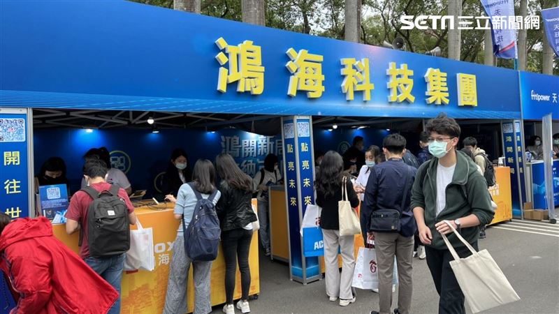 鴻海獵才推秘密武器　大學生起薪公開