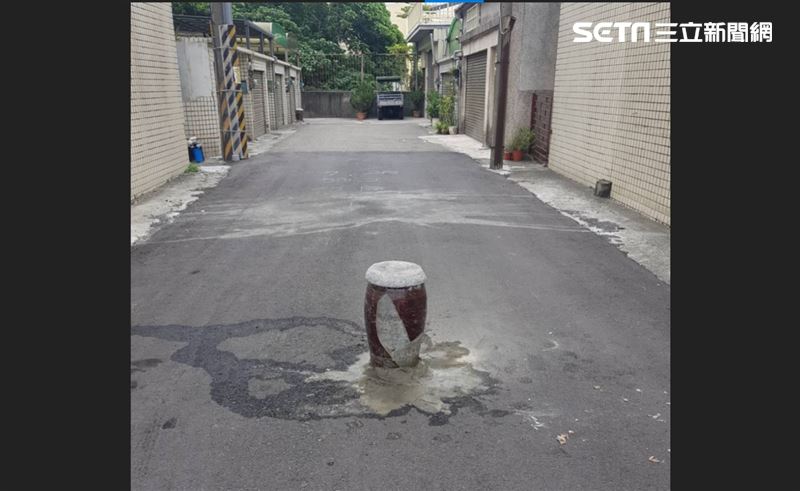 雲林既成巷道阻通行　地主竟放骨灰甕