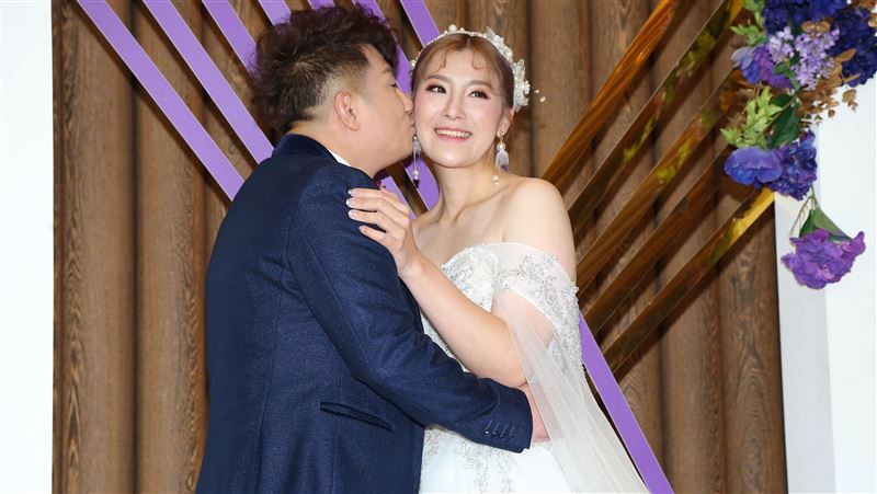 郭婷筠豪曬雪嫩美胸超辣　二胎計畫曝