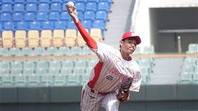 味全龍自辦熱身賽  曹祐齊先發2局無失分中職味全龍隊積極培養的潛力新秀投手曹祐齊（圖）5日在球隊自辦熱身賽先發，主投2局。總教練葉君璋受訪表示，今年還不會讓他上一軍，希望他先在二軍把所有技術提升到一定水準。中央社記者謝靜雯攝 111年3月5日