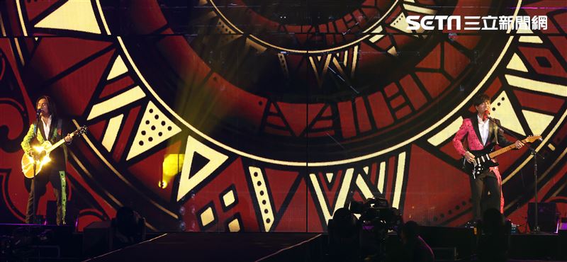 動力火車「都是因為愛」台北演唱會台北小巨蛋登場。（記者邱榮吉/攝影）