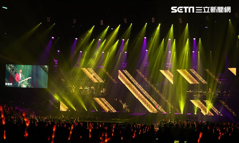 動力火車「都是因為愛」台北演唱會台北小巨蛋登場。（記者邱榮吉/攝影）