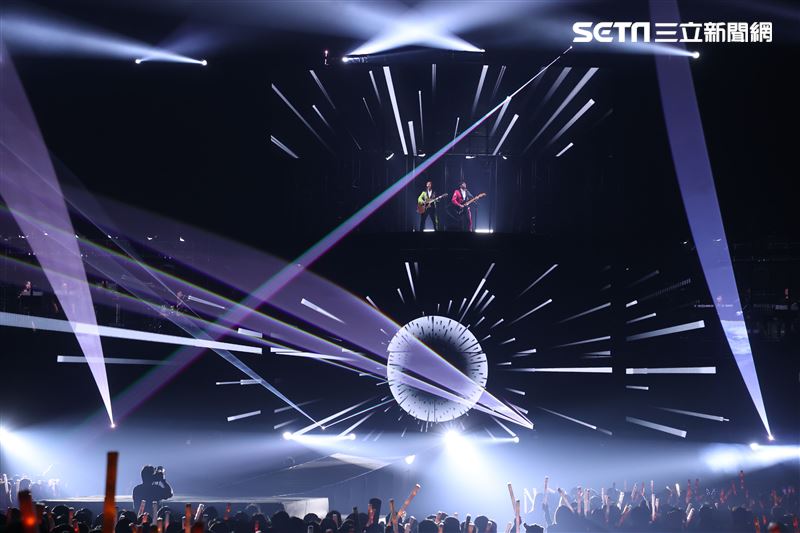 動力火車「都是因為愛」台北演唱會台北小巨蛋登場。（記者邱榮吉/攝影）