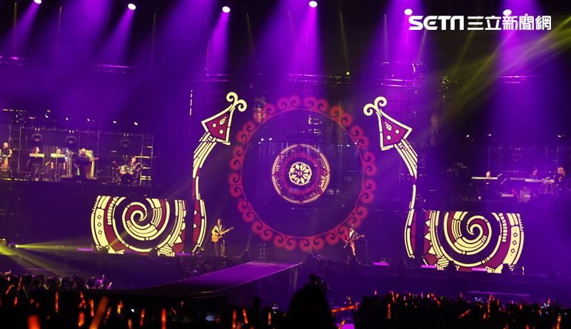 動力火車「都是因為愛」台北演唱會台北小巨蛋登場。（記者邱榮吉/攝影）