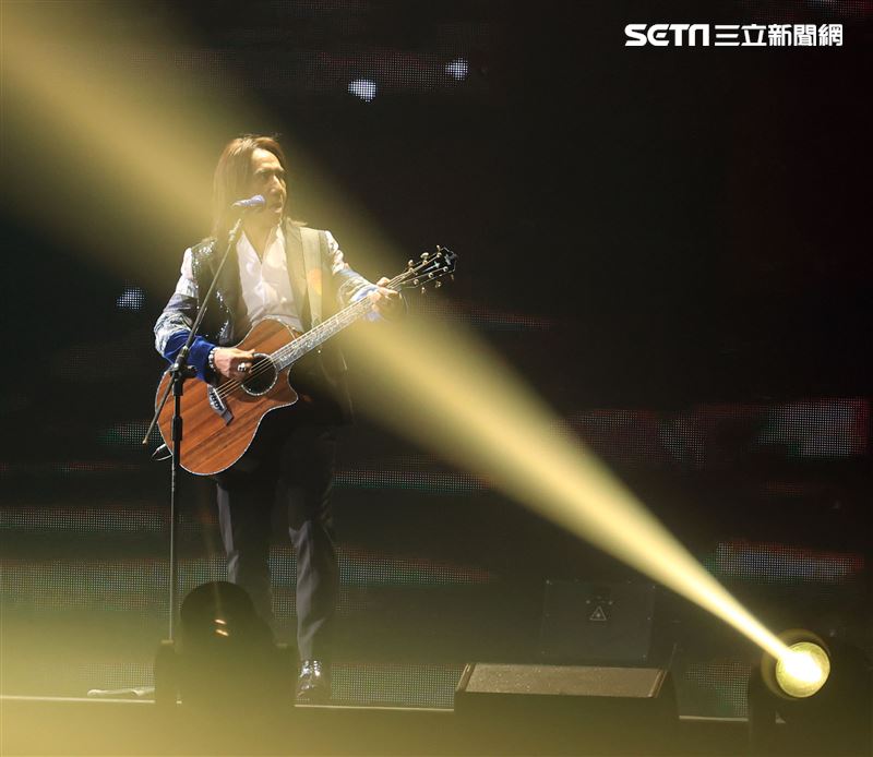 動力火車「都是因為愛」台北演唱會台北小巨蛋登場。（記者邱榮吉/攝影）