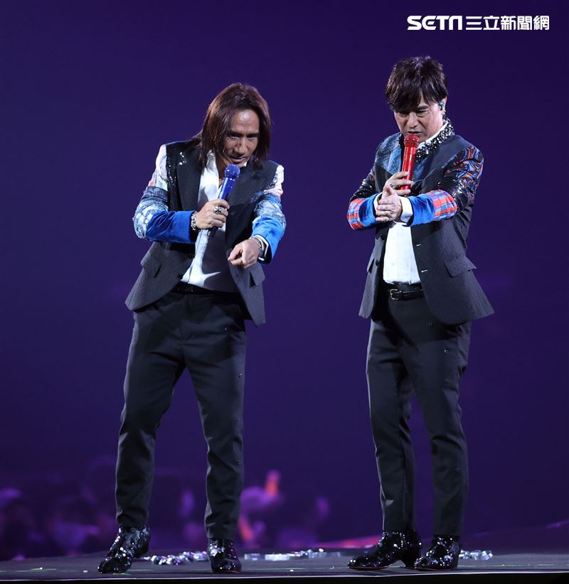 動力火車「都是因為愛」台北演唱會台北小巨蛋登場。（記者邱榮吉/攝影）