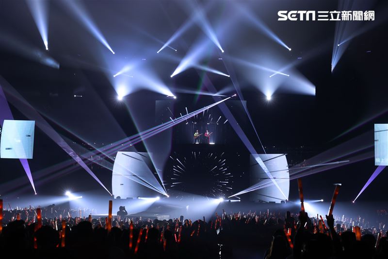 動力火車「都是因為愛」台北演唱會台北小巨蛋登場。（記者邱榮吉/攝影）