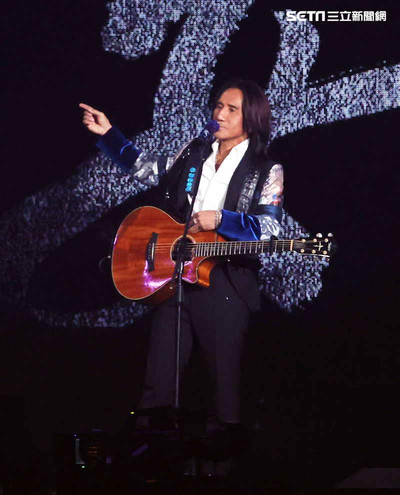 動力火車「都是因為愛」台北演唱會台北小巨蛋登場。（記者邱榮吉/攝影）