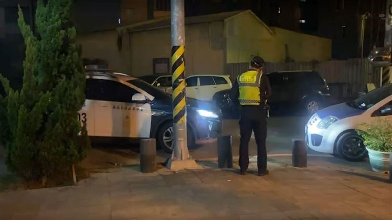 網驚：我家外面有人拿槍！台中警回應