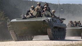 烏克蘭軍人，上戰場，保衛國家，對抗俄軍(圖／翻攝自Генеральний штаб ЗСУ / General Staff of the Armed Forces of Ukraine臉書)