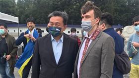 瑞莎在臉書貼出多張在自由廣場前聲援烏克蘭的現場活動照並表示，她要說真的很謝謝台灣，很謝謝所有想辦法幫助需要的人的台灣人！（圖／翻攝自瑞莎臉書）