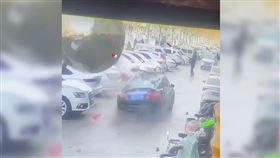 中國山東鐵球砸車（圖／翻攝自沸點視頻微博）