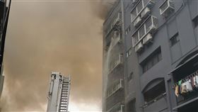 台中中區興中街火警。（圖／翻攝畫面）