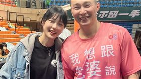 張智峰特製衣服告白愛妻。（圖取自嚴立婷臉書）