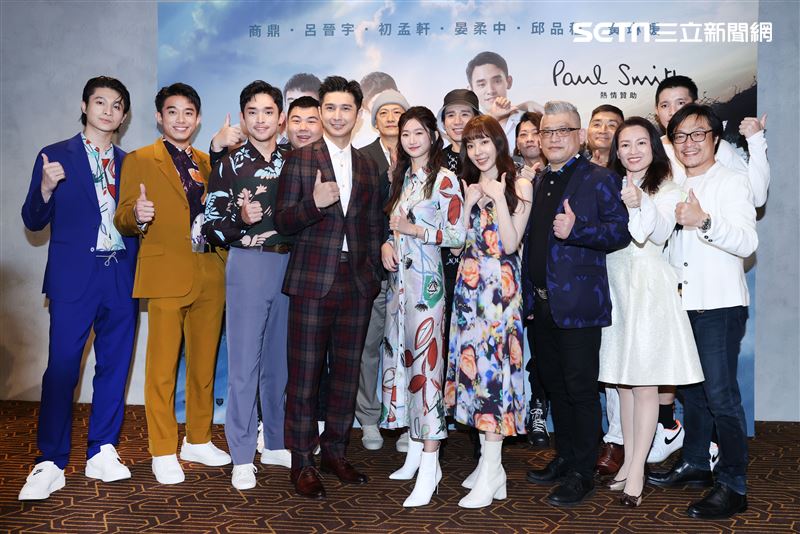 呂孟宇、初孟軒、商鼎、導演杜榮峰、晏柔中、邱品程、 黃琳媛出席電影「青春換日線」首映。（記者邱榮吉/攝影）