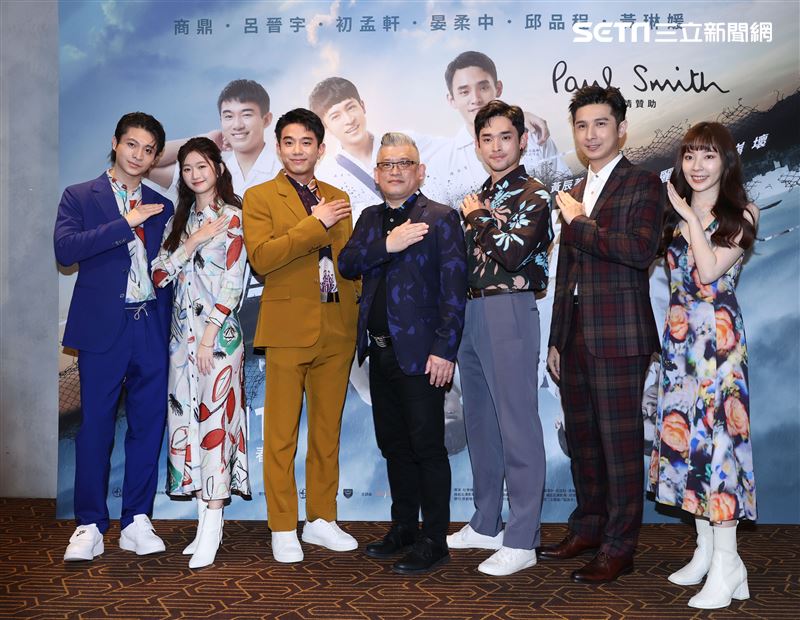 呂孟宇、初孟軒、商鼎、導演杜榮峰、晏柔中、邱品程、 黃琳媛出席電影「青春換日線」首映。（記者邱榮吉/攝影）