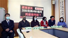 韓豫平挪用加菜金遭判刑定讞  民進黨立委聲援花東防衛指揮部前少將參謀長韓豫平被控挪用演習加菜金新台幣2880元，支付民間人士餐費，遭判刑定讞。民進黨立委林靜儀（右起）、蔡適應、劉世芳、管碧玲7日在立法院舉行記者會，共同聲援韓豫平（左2）。左1為退輔會副主委李文忠。中央社記者郭日曉攝  111年3月7日