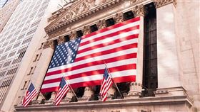 俄烏衝突市場遇亂流！平衡型基金穩陣腳　富坦穩月收逆勢漲　美股　華爾街　（示意圖／翻攝自Pixabay）