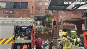台北市中山市場2樓冷氣室外機起火燃燒。（圖／翻攝畫面）