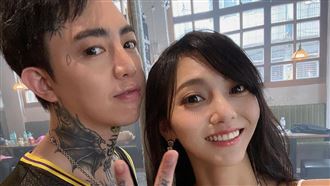 莉婭宣布與謝和弦離婚：該畫下句點了