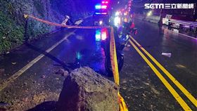 巨石,砸人,黃牌騎士,三峽,翻攝畫面