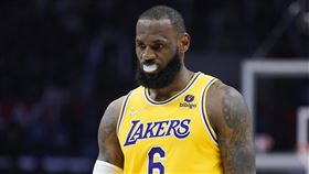 ▲詹姆斯（LeBron James）缺陣，湖人輸給馬刺。（圖／美聯社／達志影像）