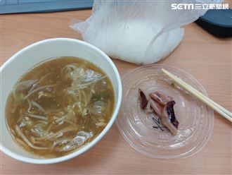 4塊魷魚+米粉$75喊貴！網全挺他