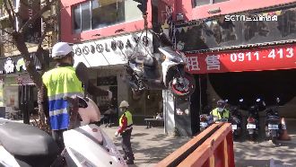 獨／拖吊機車！逢甲2個月開千張罰單