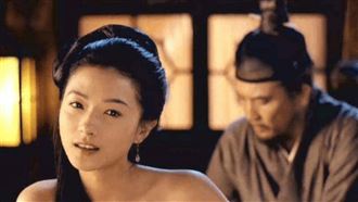 古代夫妻就寢「通房丫鬟」為何要守床邊？