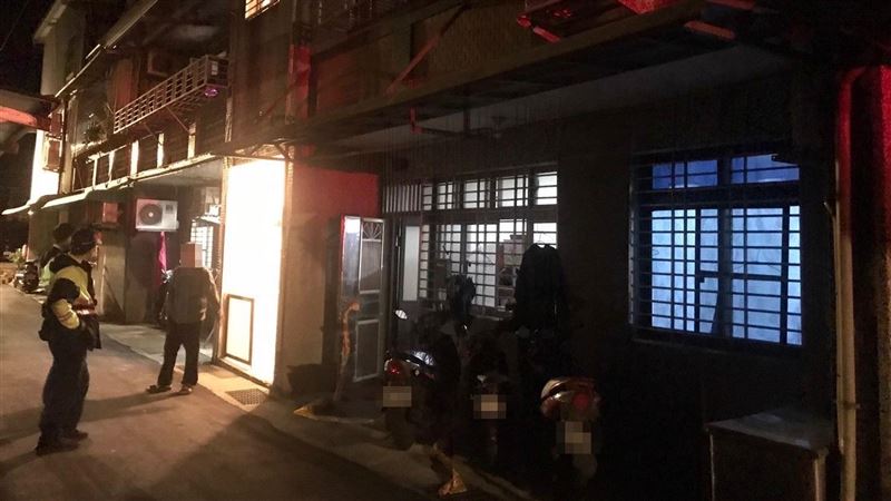 換熱水器瓦斯不慎引燃　2人燒燙傷