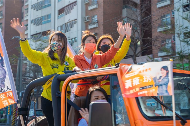 民進黨湧言會北高年輕參選人9日合體高雄掃街。（圖／趙天麟辦公室提供)