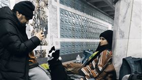 分析：俄烏開戰未讓美國戰略轉移  印太仍是重心學者宋文笛1日表示，美國在烏克蘭戰爭中，沒有直接軍事干預的其中一個考量，就是確認印太區域是目前首要的區塊，不想陷入東歐的次要戰場中。圖為烏克蘭哈爾科夫州（Kharkiv）民眾在地鐵站中，躲避俄軍空襲。（中新社提供）中央社 111年3月1日