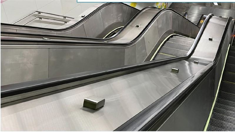 捷運手扶梯這裝置超怪？竟跟成龍有關