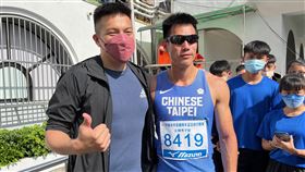 以賽代訓  楊俊瀚專注自我力拚佳績田徑好手楊俊瀚（左2）9日參加111年新北市全國青年盃田徑公開賽，在100公尺決賽跑出10秒04，但因超風速不列全國紀錄，儘管距離挑戰全國紀錄或10秒大關更近一步，楊俊瀚仍希望現階段先專注在自己身上，「什麼時候能突破，就像今天突然跑出來（成績），我也不能去預測，還是專注在可控因素中」。中央社記者黃巧雯攝  111年3月9日