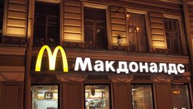 俄羅斯 麥當勞
https://www.flickr.com/photos/73416633@N00/5517333714/in/photolist-9pxM6m-2n7Butp-6H7YC9-2n7zfAc-2n7tRwu-2kW9mHS-2mVA5vN-LDtfnE-2mHaL58-2imYZsQ-2n7Eeep-5YBJDB-5VpKxH-EfgQfU-2crSXde-g47sG-8kgtb