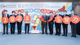 台灣腎臟醫學會與國民健康署等單位，今舉辦「腎壓控治保健康、擲出人生好腎杯」記者會，呼籲民眾應定期驗尿、驗血，監控腎功能。（圖／記者簡浩正攝影）