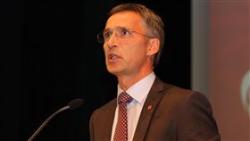 北大西洋公約組織（NATO）秘書長史托騰柏格（Jens Stoltenberg）
https://www.flickr.com/photos/arbeiderpartiet/6188343333/in/photolist-aqQSSH-fJ1mnj-9wWfe3-5iQQUc-6PCKAr-5iV8t1-aqTrFW-aqQH6i-eyr8aV-88HAV8-am3oR8-34NjpX-4WTns